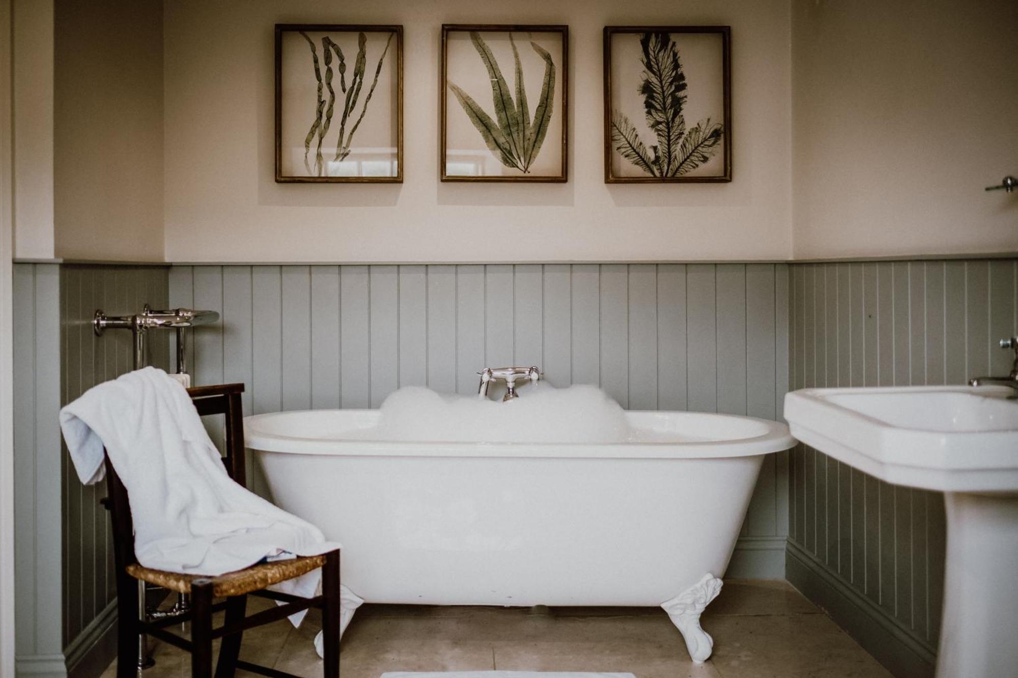 The Hare & Hounds Inn Bowland Bridge Dış mekan fotoğraf