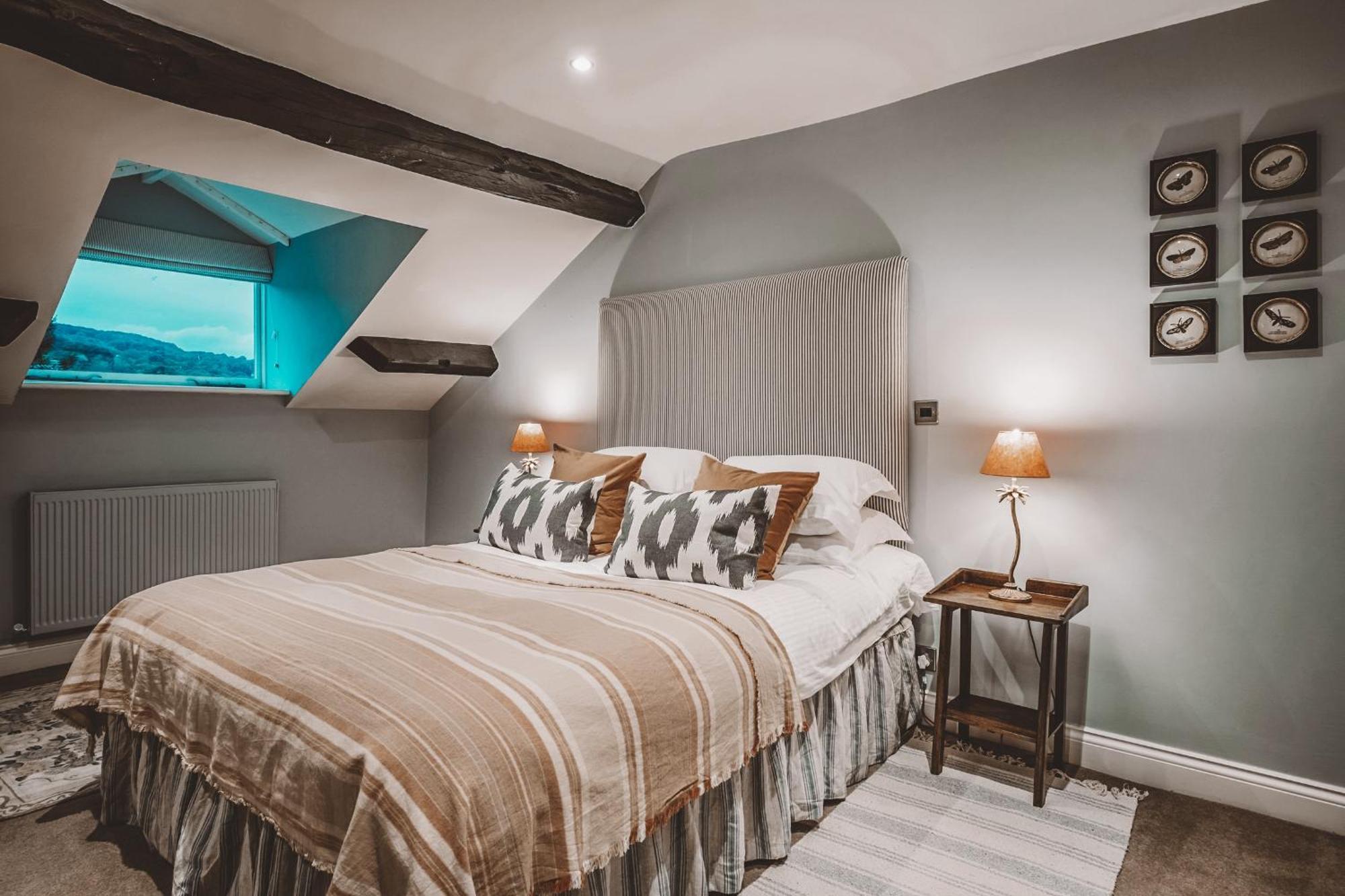 The Hare & Hounds Inn Bowland Bridge Dış mekan fotoğraf