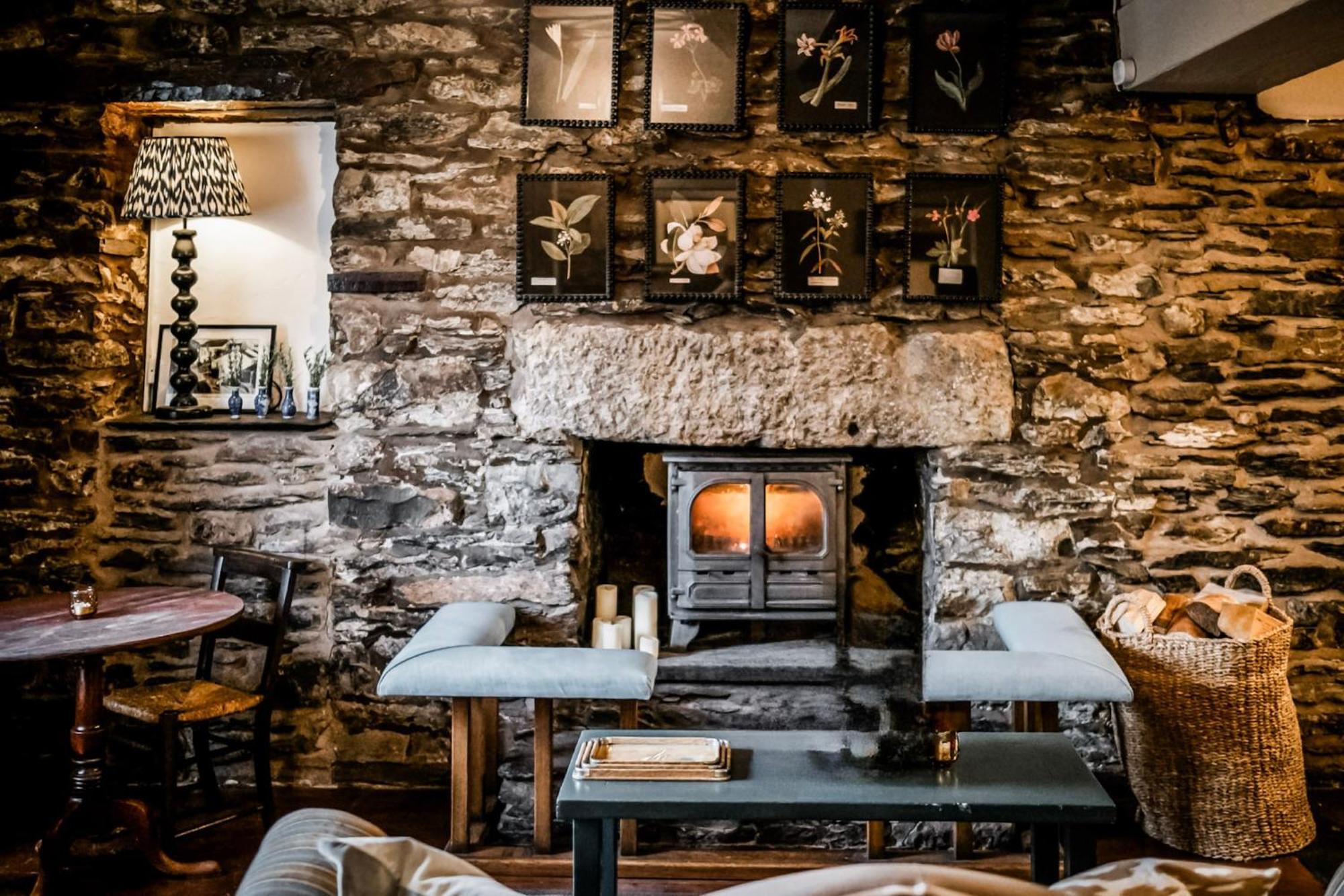 The Hare & Hounds Inn Bowland Bridge Dış mekan fotoğraf